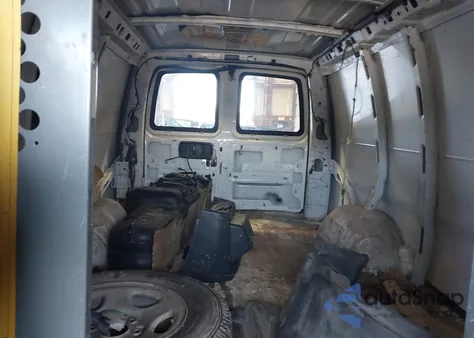 2004 Chevrolet Express z USA, uszkodzony, nr VIN 1GCFG15X041108569